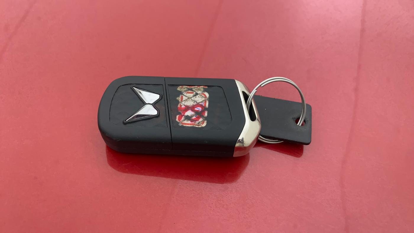2022 Mahindra XUV300 W8 (O) 1.5 DIESEL, Diesel, Manual, 80,998 km, Key Close Up