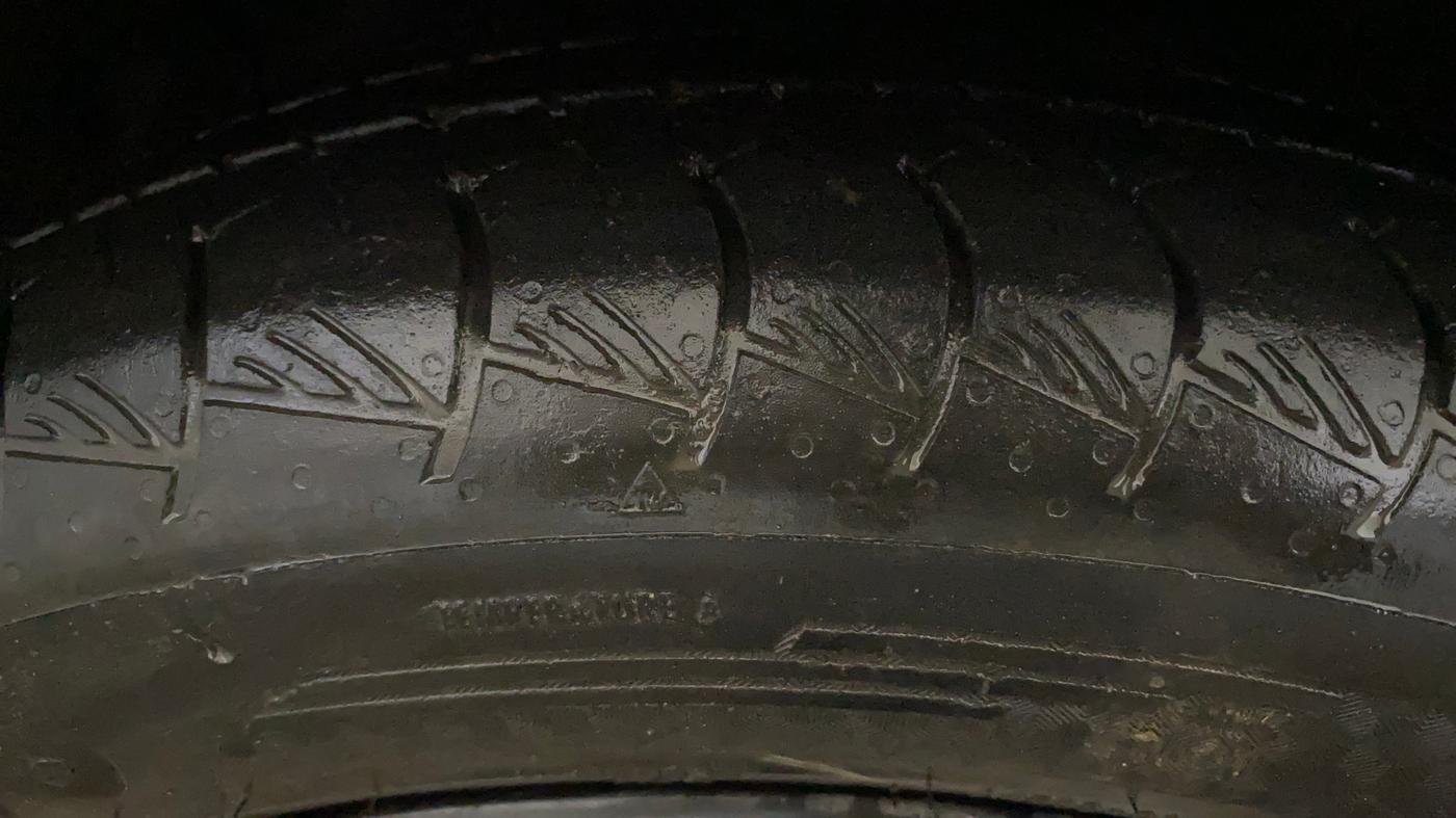 2022 Hyundai ALCAZAR PLATINUM(O) 7STR 1.5 AT, Diesel, Automatic, 43,901 km, Left Front Tyre Tread