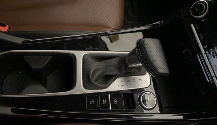 2022 Hyundai ALCAZAR PLATINUM(O) 7STR 1.5 AT, Diesel, Automatic, 43,901 km, Gear Lever