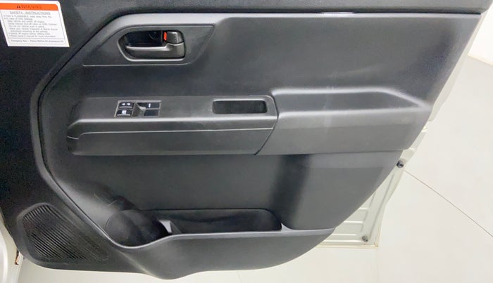 2019 Maruti New Wagon-R LXI CNG 1.0 L, CNG, Manual, 82,275 km, Driver Side Door Panels Control