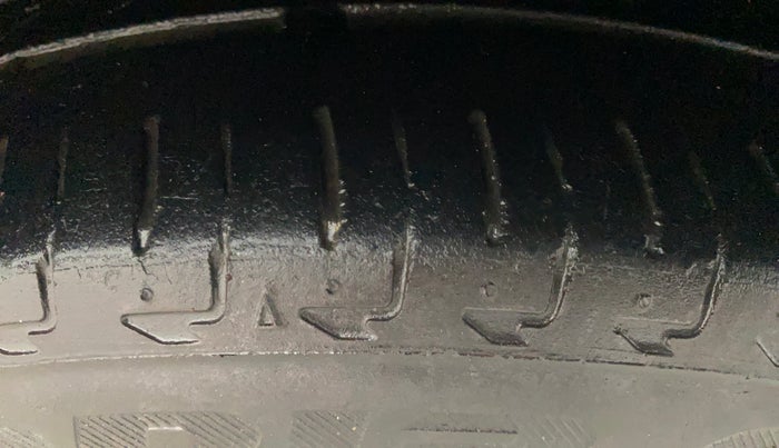 2017 Honda City 1.5L I-VTEC VX, Petrol, Manual, 1,10,764 km, Right Front Tyre Tread