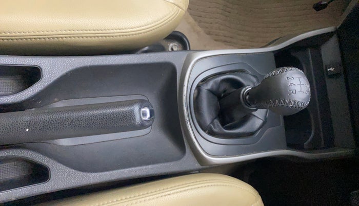 2017 Honda City 1.5L I-VTEC VX, Petrol, Manual, 1,10,764 km, Gear Lever