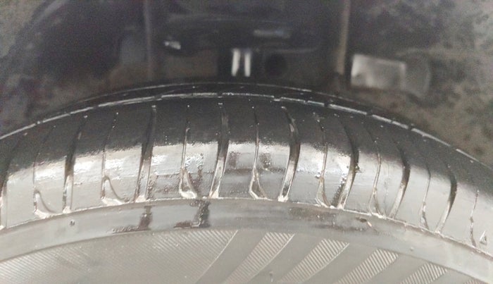 2018 Tata Tiago XZ PETROL, Petrol, Manual, 73,906 km, Right Front Tyre Tread