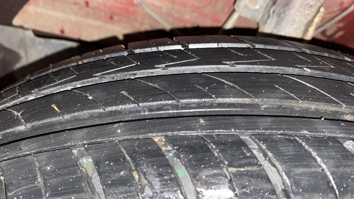 2021 Maruti Swift VXI, Petrol, Manual, 59,978 km, Left Front Tyre Tread