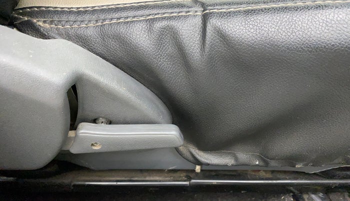 2015 Maruti Alto 800 VXI, Petrol, Manual, 89,979 km, Driver Side Adjustment Panel