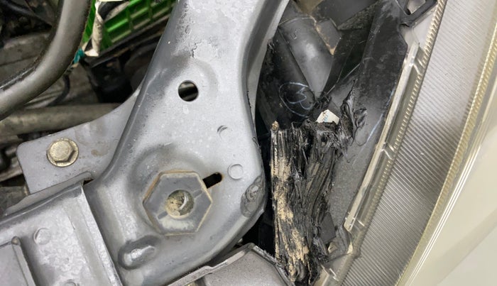 2015 Maruti Alto 800 VXI, Petrol, Manual, 89,979 km, Left headlight - Clamp has minor damage
