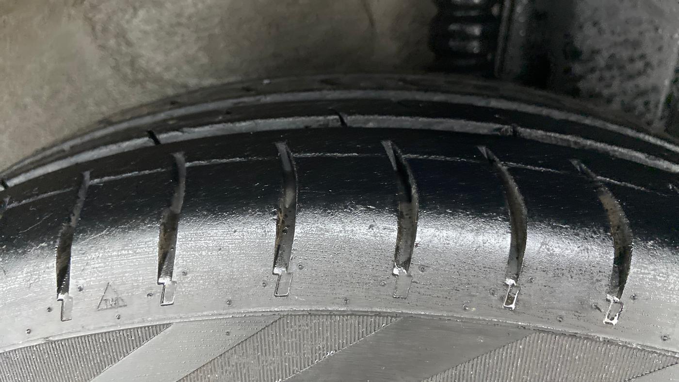 2010 Maruti Ritz LXI, Petrol, Manual, 78,158 km, Left Rear Tyre Tread