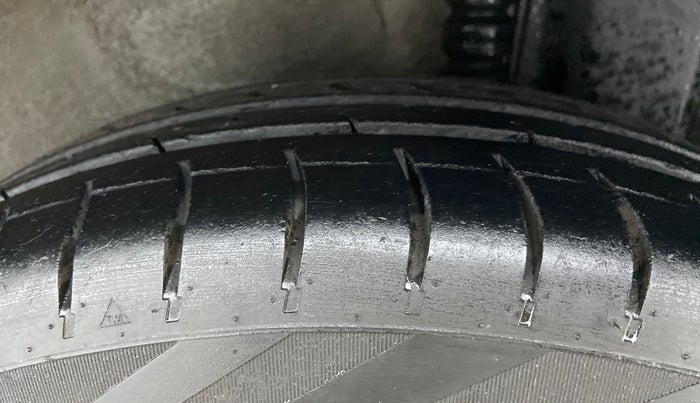 2010 Maruti Ritz LXI, Petrol, Manual, 78,158 km, Left Rear Tyre Tread
