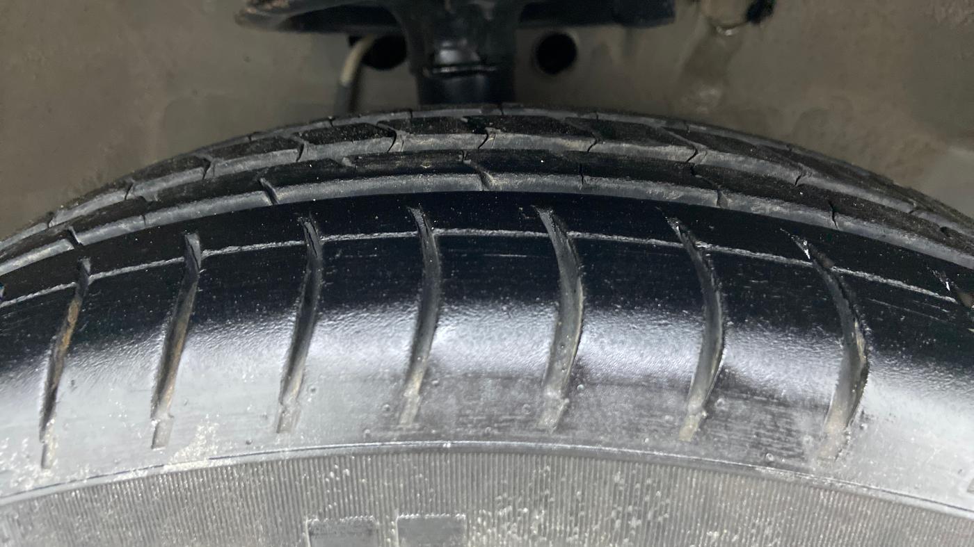 2010 Maruti Ritz LXI, Petrol, Manual, 78,158 km, Right Front Tyre Tread
