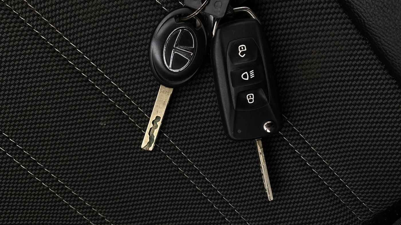 2024 Tata Tiago XZA PLUS PETROL, Petrol, Automatic, 27,542 km, Key Close Up