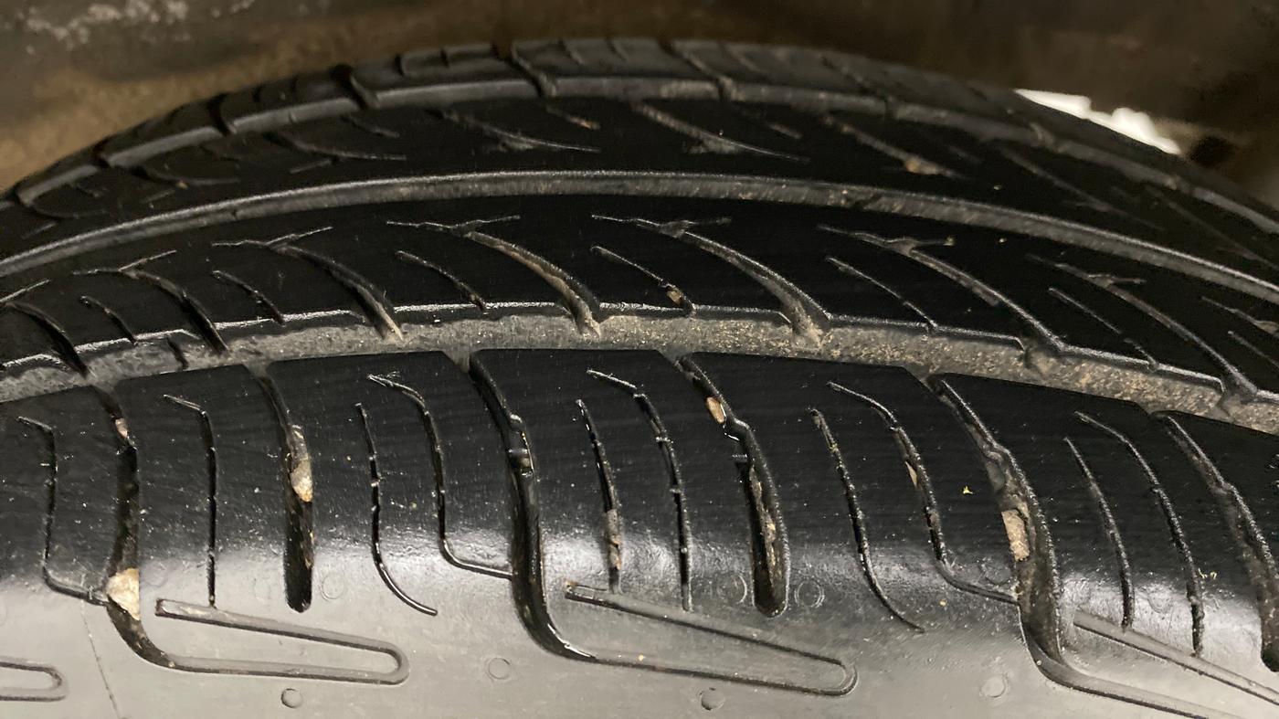2010 Maruti Wagon R 1.0 VXI, Petrol, Manual, 42,000 km, Left Rear Tyre Tread
