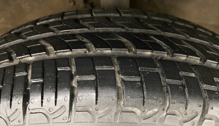 2010 Maruti Wagon R 1.0 VXI, Petrol, Manual, 42,000 km, Right Front Tyre Tread
