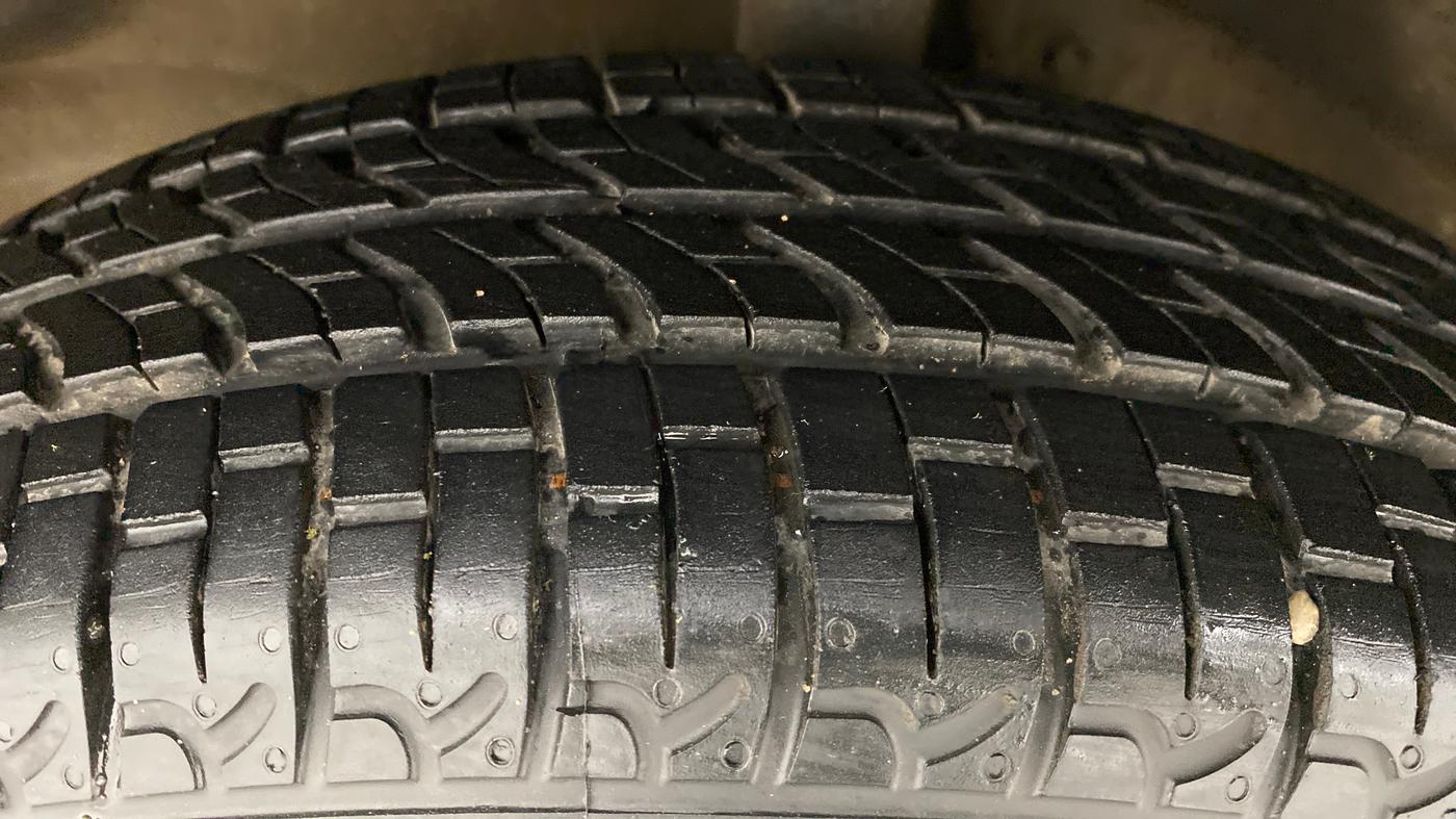 2010 Maruti Wagon R 1.0 VXI, Petrol, Manual, 42,000 km, Left Front Tyre Tread