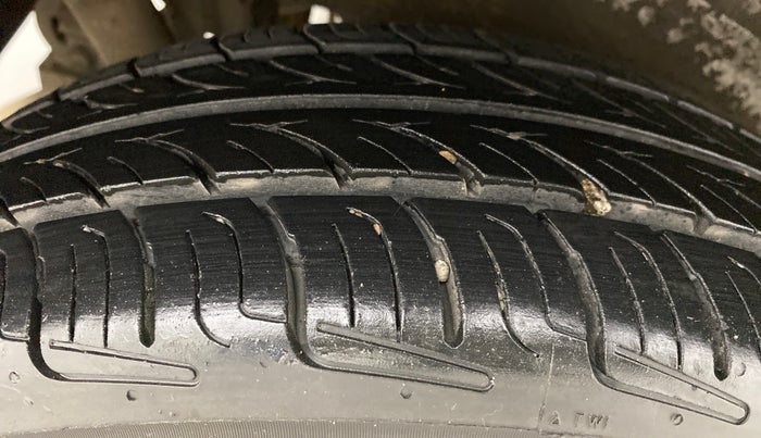 2010 Maruti Wagon R 1.0 VXI, Petrol, Manual, 42,000 km, Right Rear Tyre Tread