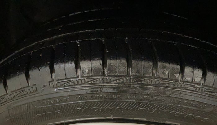 2017 Hyundai Grand i10 MAGNA AT 1.2 KAPPA VTVT, Petrol, Automatic, 17,283 km, Left Front Tyre Tread