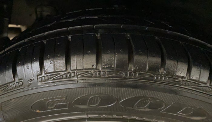 2017 Hyundai Grand i10 MAGNA AT 1.2 KAPPA VTVT, Petrol, Automatic, 17,283 km, Right Rear Tyre Tread