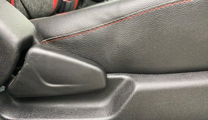 2022 Renault Kwid RXT 1.0 AMT, Petrol, Automatic, 12,387 km, Driver Side Adjustment Panel