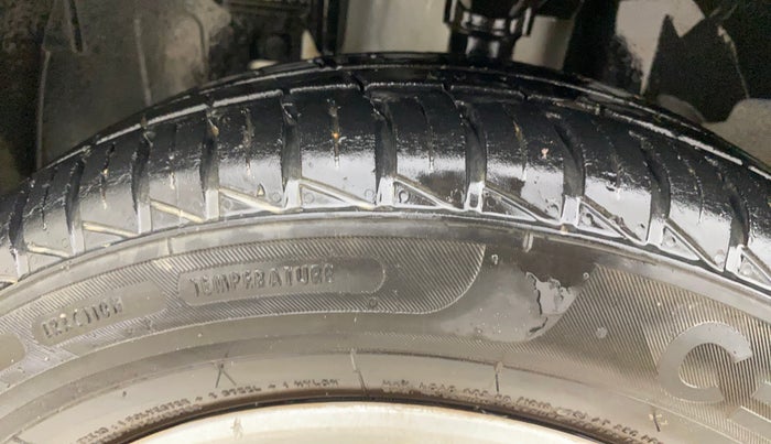 2022 Renault Kwid RXT 1.0 AMT, Petrol, Automatic, 12,387 km, Left Front Tyre Tread