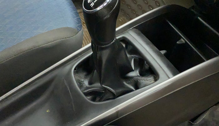 2019 Maruti Baleno DELTA PETROL 1.2, CNG, Manual, 76,685 km, Gear lever - Boot Cover minor damage