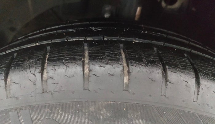 2016 Maruti Baleno ZETA PETROL 1.2, CNG, Manual, 88,321 km, Left Front Tyre Tread