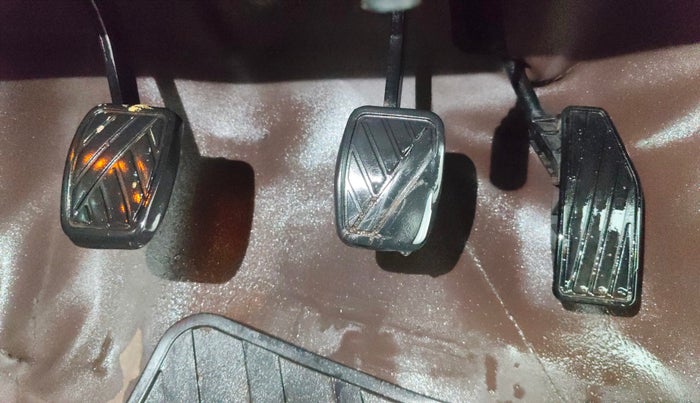 2016 Maruti Baleno ZETA PETROL 1.2, CNG, Manual, 88,321 km, Pedals