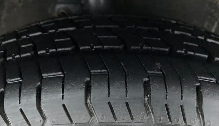 2011 Maruti A Star VXI, Petrol, Manual, 37,014 km, Right Front Tyre Tread