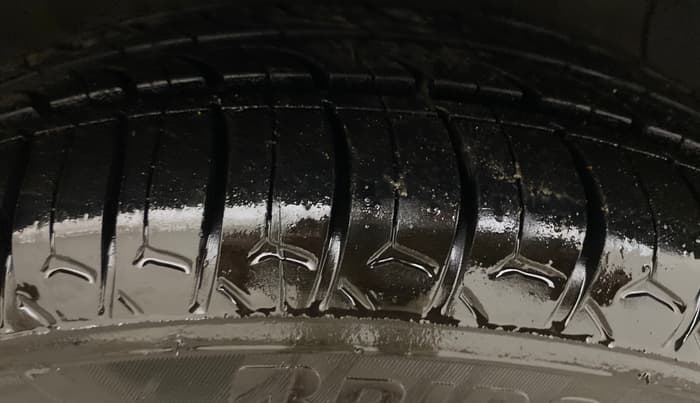 2015 Hyundai Grand i10 ASTA AT 1.2 KAPPA VTVT, Petrol, Automatic, 67,546 km, Right Front Tyre Tread
