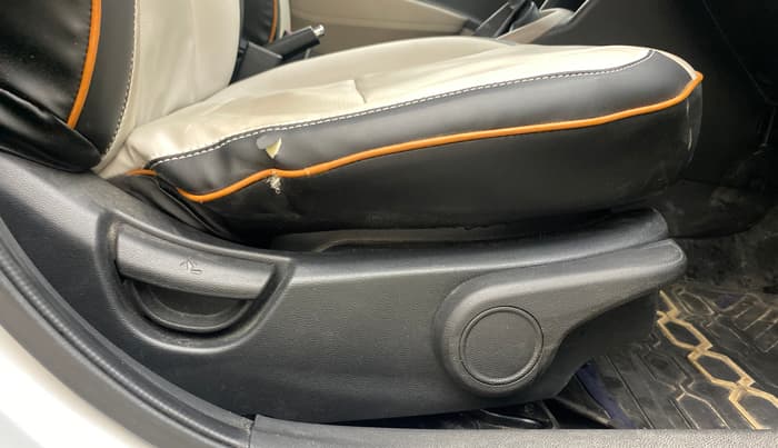 2015 Hyundai Grand i10 ASTA AT 1.2 KAPPA VTVT, Petrol, Automatic, 67,546 km, Driver Side Adjustment Panel