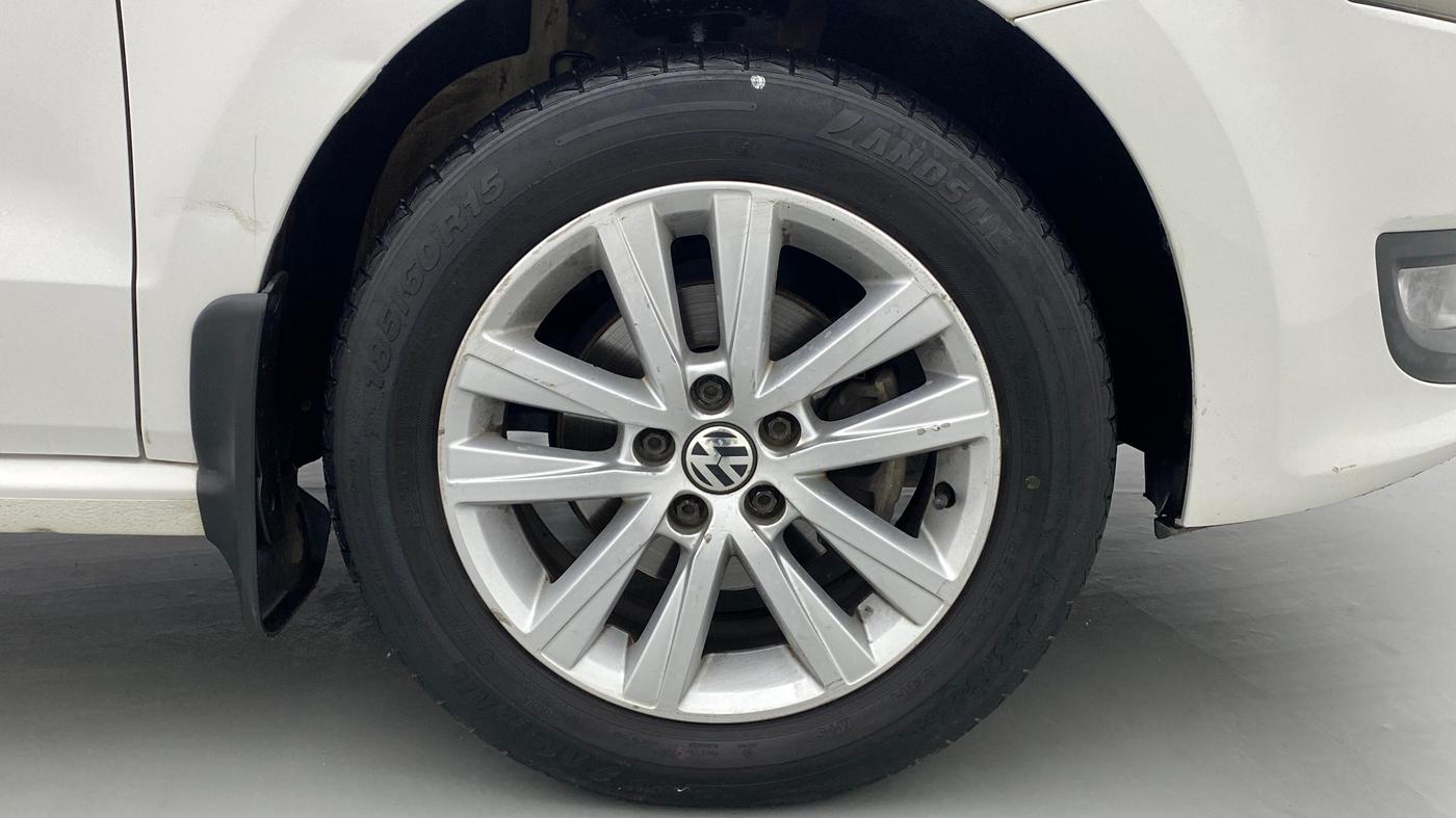 2014 Volkswagen Polo HIGHLINE1.2L, Petrol, Manual, 95,764 km, Right Front Wheel