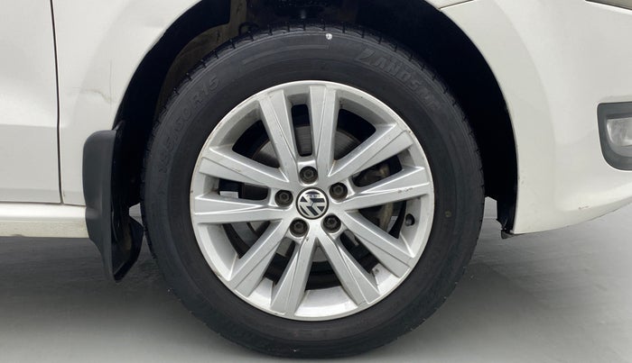 2014 Volkswagen Polo HIGHLINE1.2L, Petrol, Manual, 95,764 km, Right Front Wheel