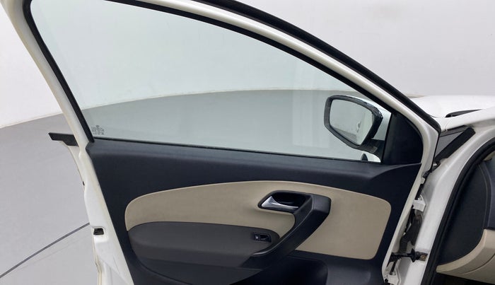 2014 Volkswagen Polo HIGHLINE1.2L, Petrol, Manual, 95,764 km, Left front window switch / handle - Power window makes minor noise