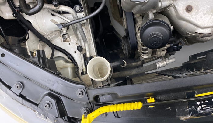 2014 Volkswagen Polo HIGHLINE1.2L, Petrol, Manual, 95,764 km, Front windshield - Wiper bottle cap missing