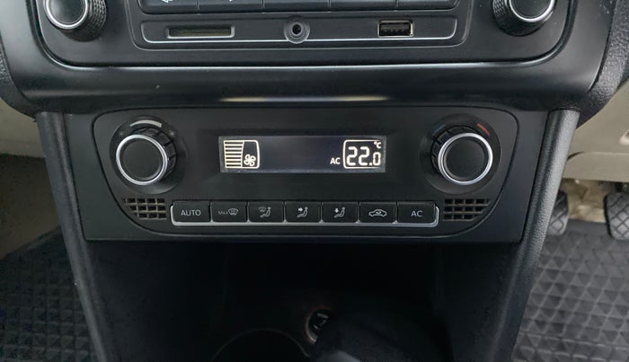 2014 Volkswagen Polo HIGHLINE1.2L, Petrol, Manual, 95,764 km, AC Unit - Directional switch has minor damage