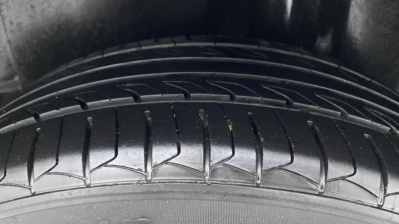 2014 Volkswagen Polo HIGHLINE1.2L, Petrol, Manual, 95,764 km, Left Rear Tyre Tread