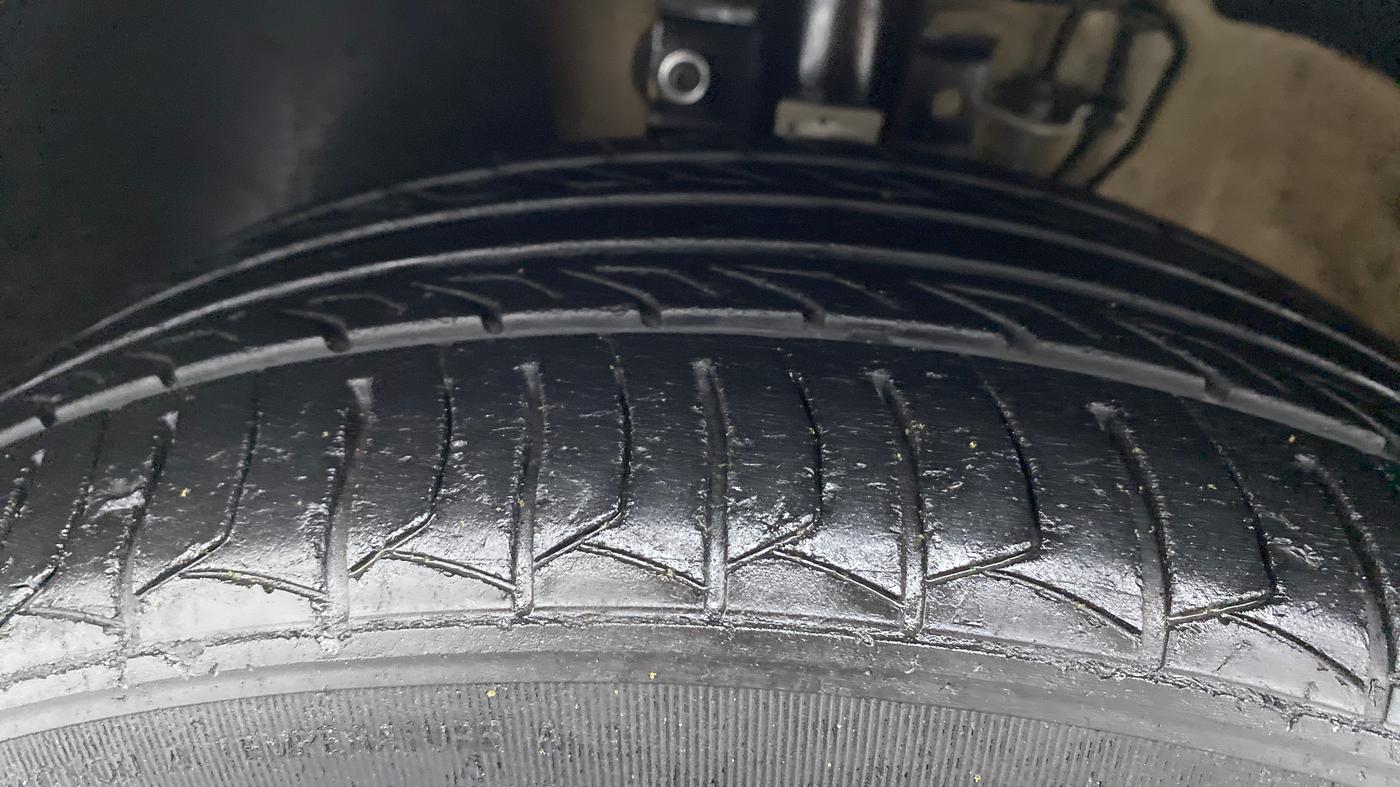 2014 Volkswagen Polo HIGHLINE1.2L, Petrol, Manual, 95,764 km, Left Front Tyre Tread