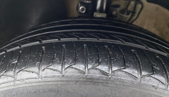2014 Volkswagen Polo HIGHLINE1.2L, Petrol, Manual, 95,764 km, Left Front Tyre Tread