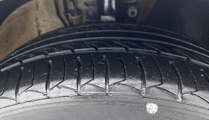 2014 Volkswagen Polo HIGHLINE1.2L, Petrol, Manual, 95,764 km, Right Front Tyre Tread