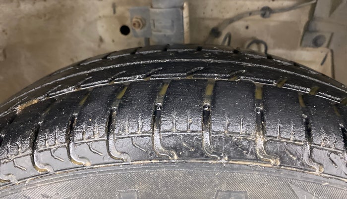 2017 Maruti Swift Dzire VXI (O), Petrol, Manual, 95,286 km, Right Front Tyre Tread