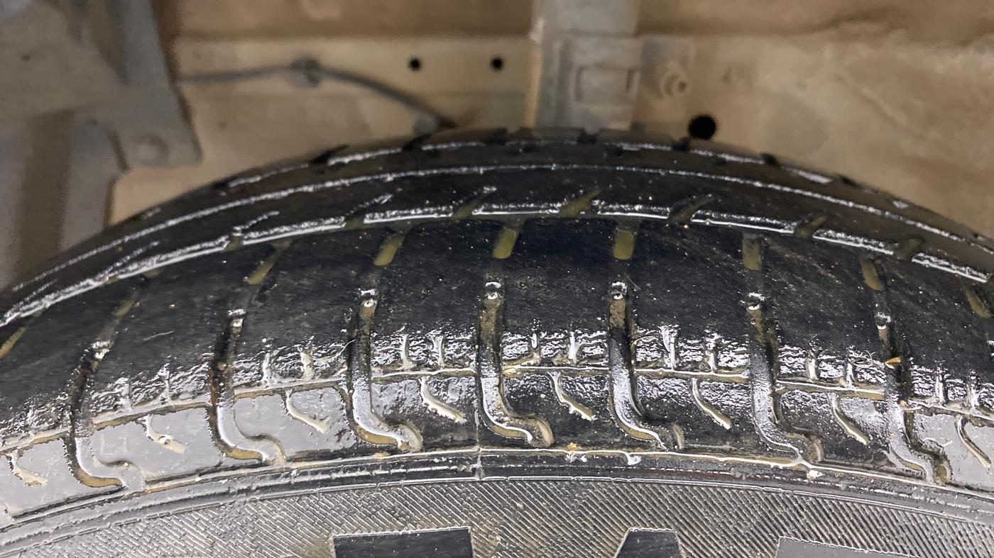 2017 Maruti Swift Dzire VXI (O), Petrol, Manual, 95,286 km, Left Front Tyre Tread