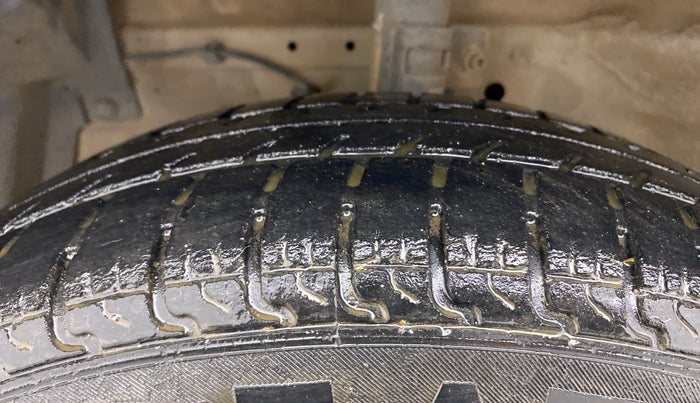 2017 Maruti Swift Dzire VXI (O), Petrol, Manual, 95,286 km, Left Front Tyre Tread