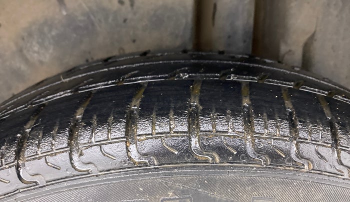 2017 Maruti Swift Dzire VXI (O), Petrol, Manual, 95,286 km, Left Rear Tyre Tread