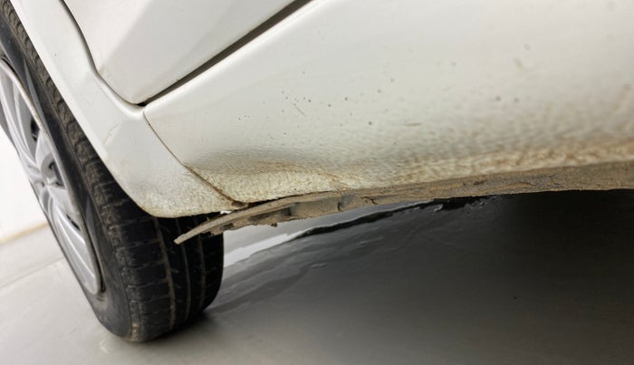 2017 Maruti Swift Dzire VXI (O), Petrol, Manual, 95,286 km, Left running board - Slightly dented