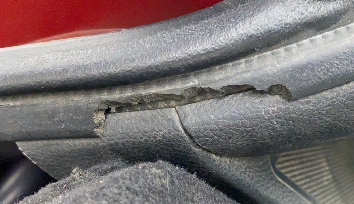 2014 Hyundai Eon SPORTZ, Petrol, Manual, 46,345 km, Dicky (Boot door) - Weather strip has minor damage