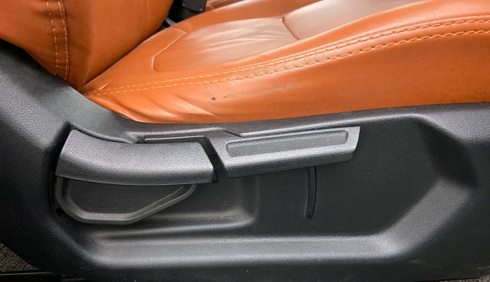 2019 Hyundai VENUE SX PLUS 1.0 TURBO DCT, Petrol, Automatic, 95,138 km, Driver Side Adjustment Panel