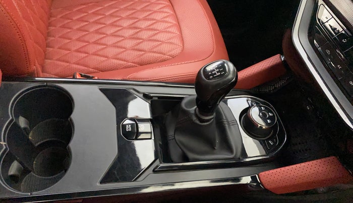 2023 Tata Safari XZ PLUS 2.0L RED DARK EDITION 6 STR MT, Diesel, Manual, 53,078 km, Gear Lever