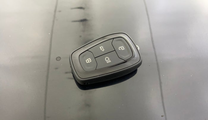 2023 Tata Safari XZ PLUS 2.0L RED DARK EDITION 6 STR MT, Diesel, Manual, 53,078 km, Key Close Up