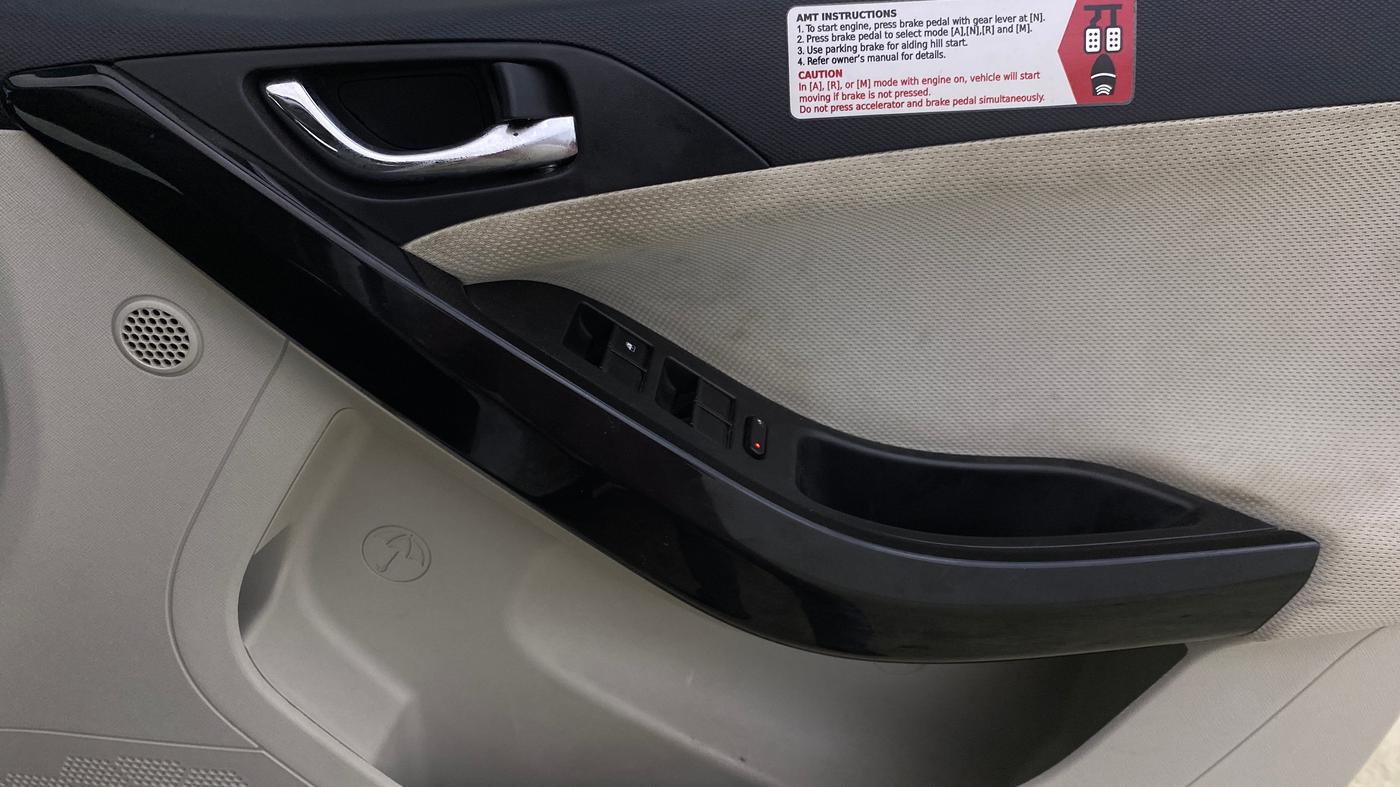 2021 Tata NEXON XZA PLUS SUNROOF PETROL, Petrol, Automatic, 33,687 km, Driver Side Door Panels Control