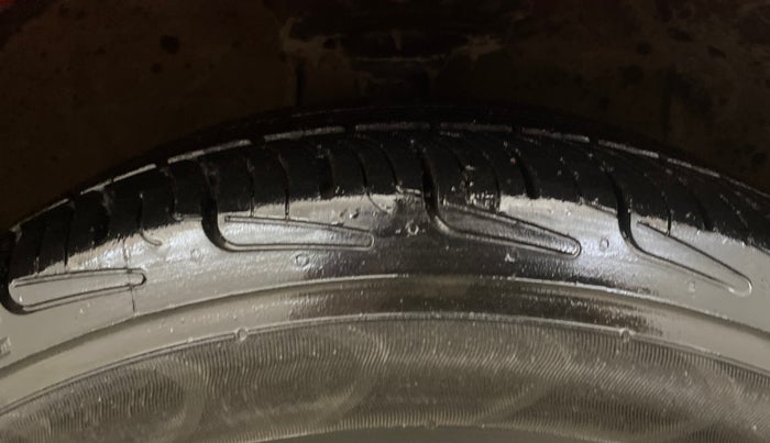 2018 Hyundai Grand i10 SPORTZ AT 1.2 KAPPA VTVT, CNG, Automatic, 89,847 km, Right Front Tyre Tread