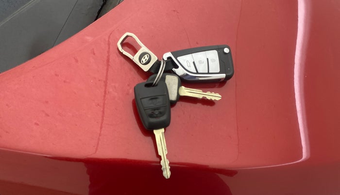 2018 Hyundai Grand i10 SPORTZ AT 1.2 KAPPA VTVT, CNG, Automatic, 89,847 km, Key Close Up