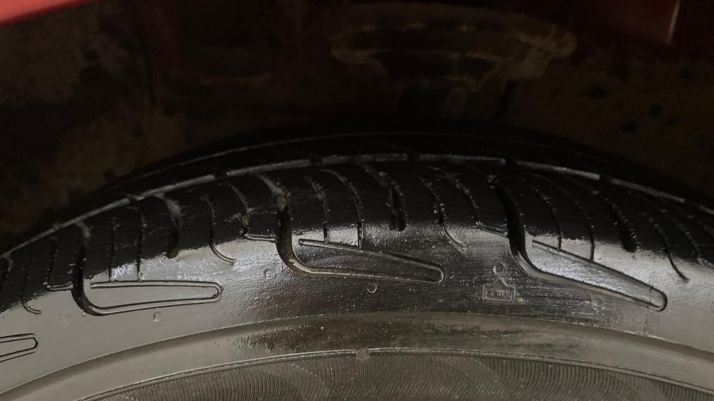 2018 Hyundai Grand i10 SPORTZ AT 1.2 KAPPA VTVT, CNG, Automatic, 89,847 km, Left Front Tyre Tread